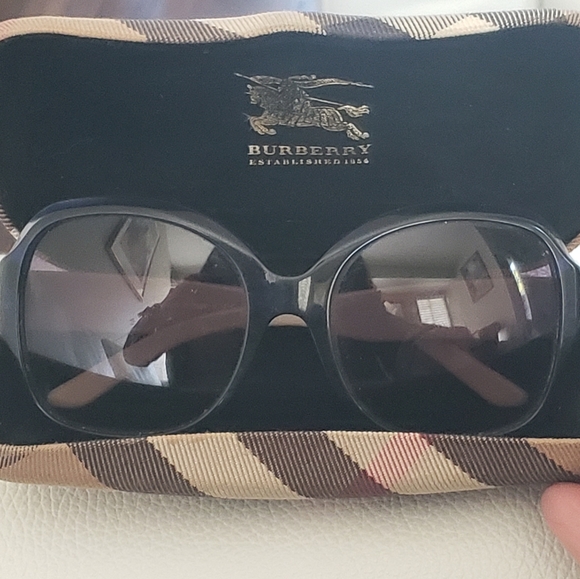 Burberry sun glasses and case used stunning main image 5